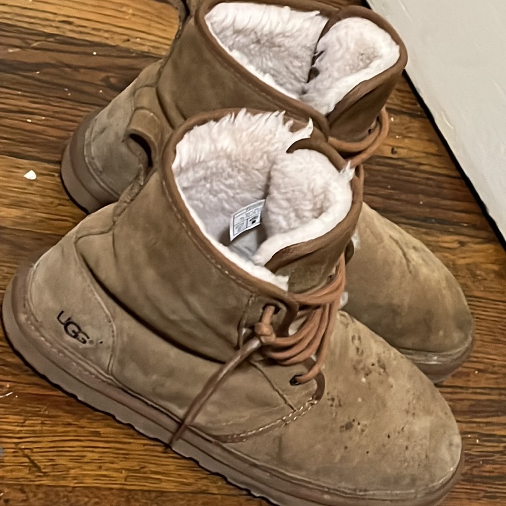 Men UGG Boot - Picture 2 of 3